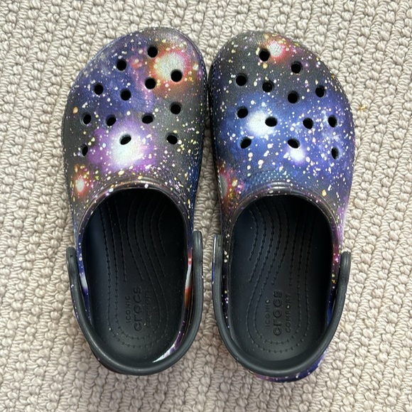 Kids’ galaxy crocs - Picture 3 of 3